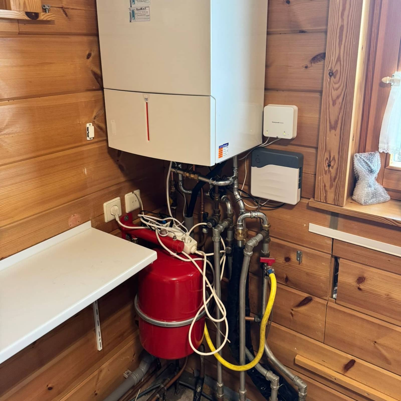 Quatt hybride warmtepomp gekoppeld aan de bestaande Bosch cv-ketel