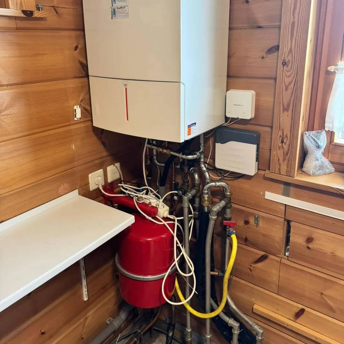 Quatt hybride warmtepomp gekoppeld aan de bestaande Bosch cv-ketel